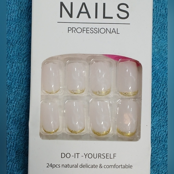 Natural gold glitter tips press on nails 24 piece kit new - Picture 1 of 1